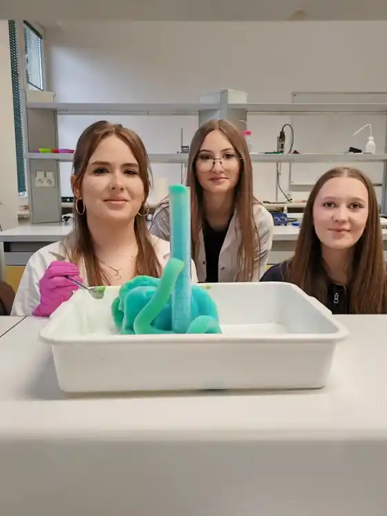 Zajęcia laboratoryjne w Kielnarowej