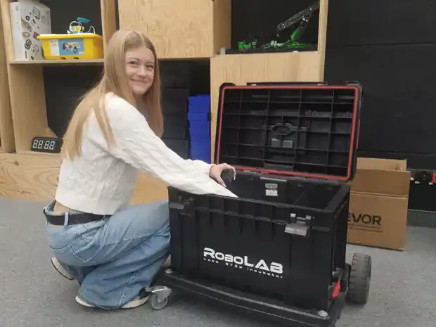 Uczniowie klasy 2A informatyczno-matematycznej rozwijają swoje pasje w RoboLAB — zdjęcie 6